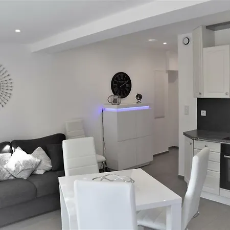 Melanie Apartman